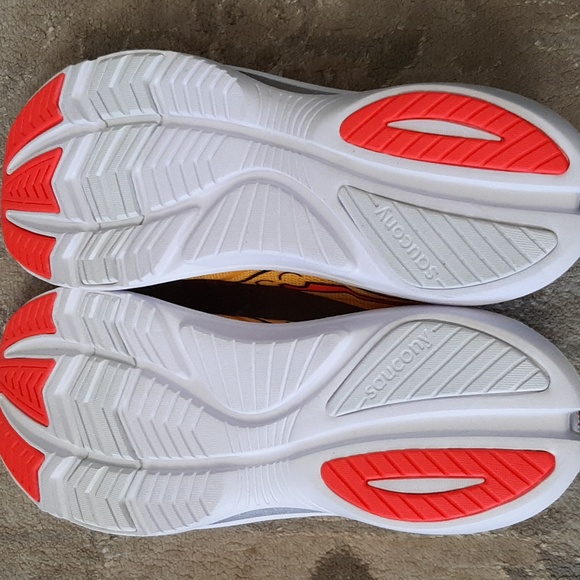 NIB Kid's Saucony Sneakers, Yellow Kinvara 13 Visi/Gold, Sz 5.5 Medium - Picture 8 of 9